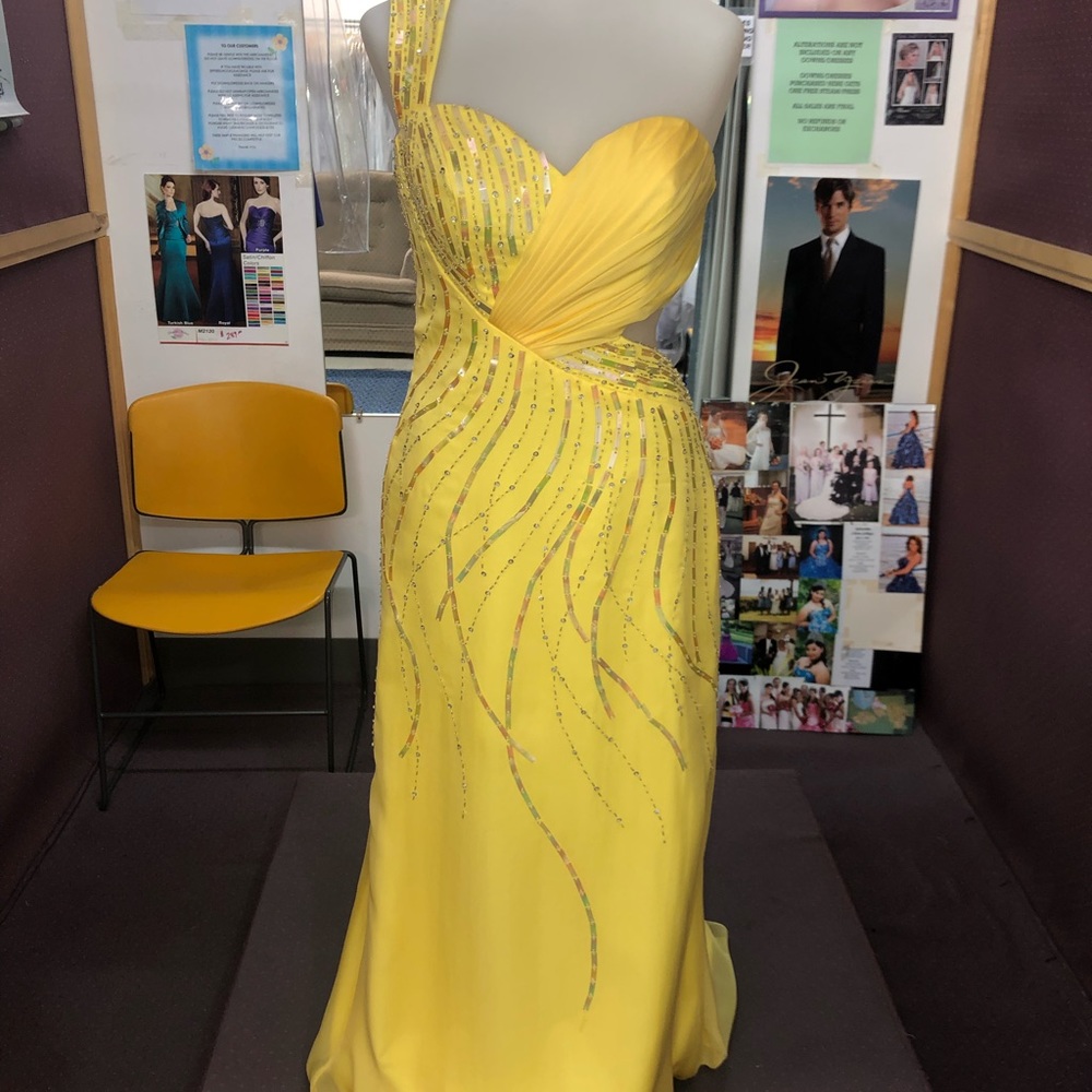 Yellow prom pageant dress! Size 6